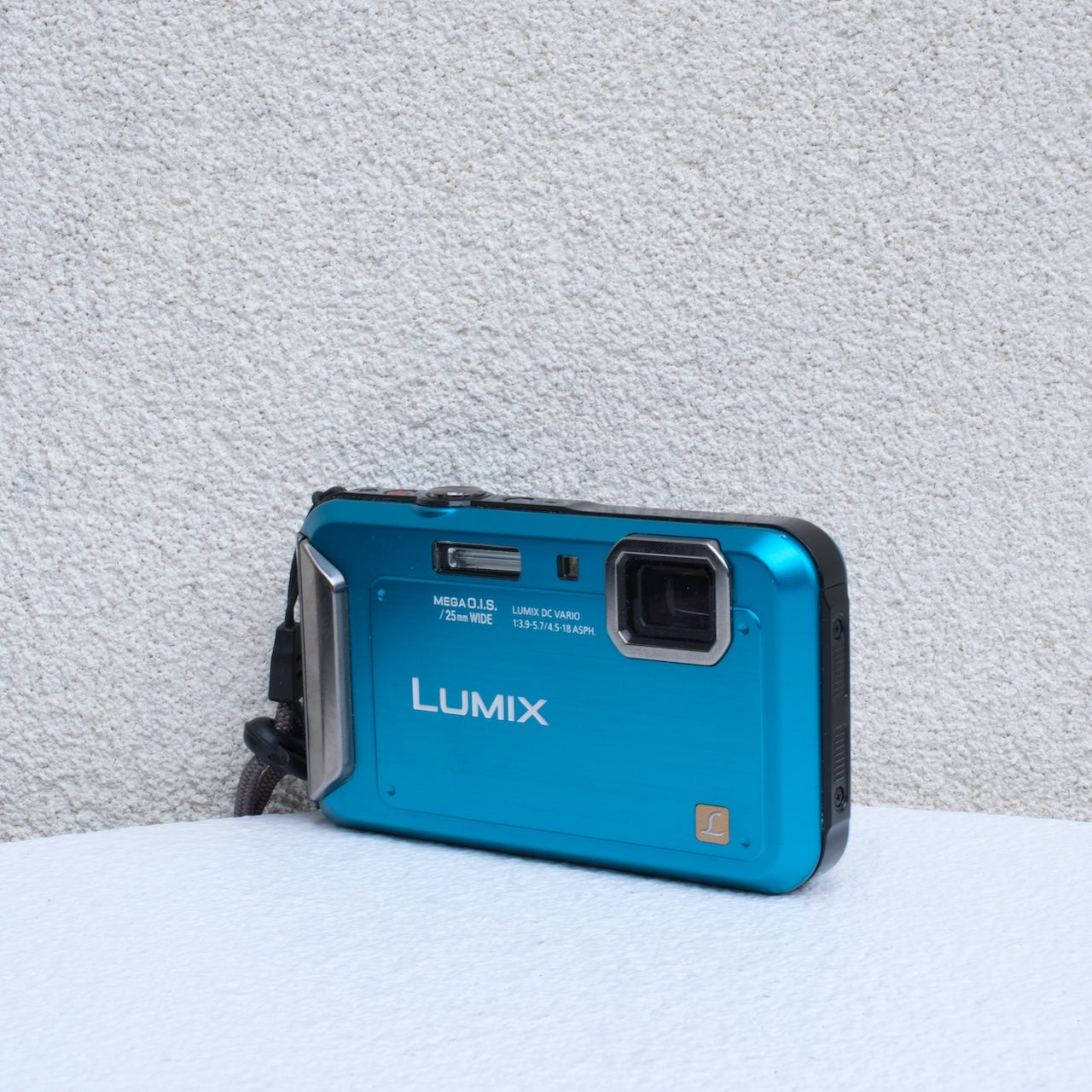 Panasonic LUMIX FT20 (Waterproof)
