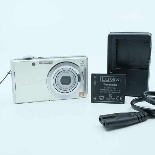 Panasonic LUMIX DMC-FH2 (Silver)