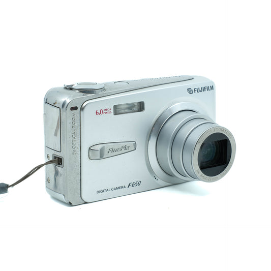 Fujifilm Finepix F650 (Silver)